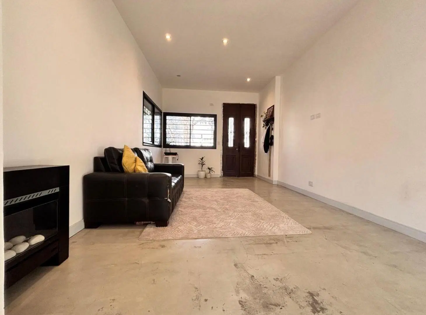 CASA EN VENTA LAS LOMITAS-EXCELENTE ESTADO 3