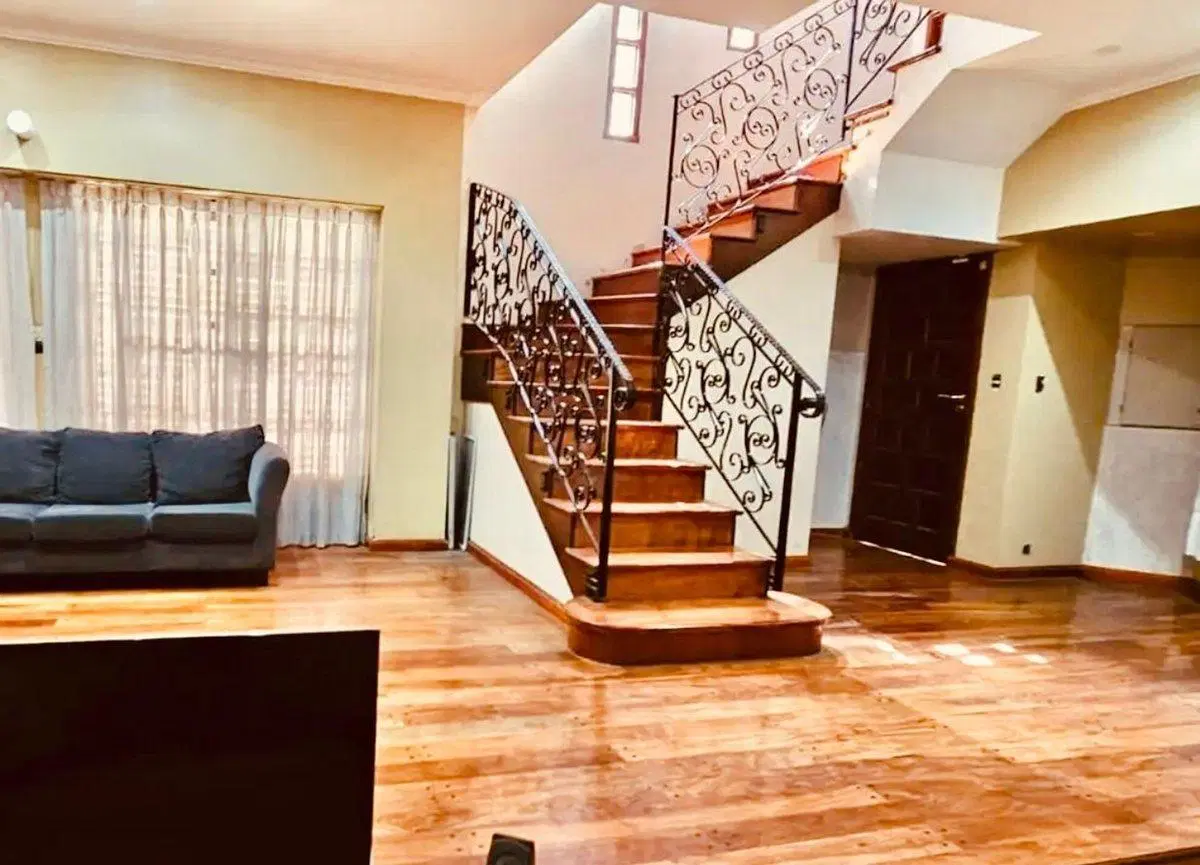 VENDE CASA C/EXCELENTE UBICACIÓN APTA CRÉDITO 5