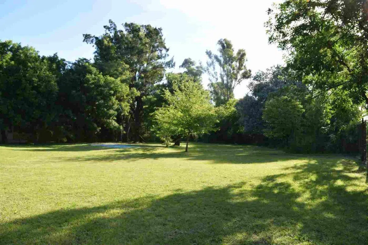 LOTE  CON CASA EN VENTA EN CHACRAS DE CANNING 4