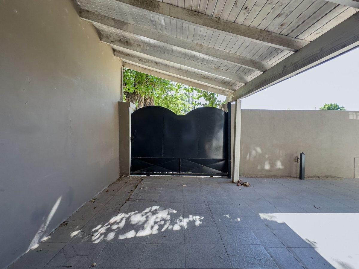 Foto de CASA EN VENTA 6 AMBIENTES ALEJANDRO KORN, imagen 2