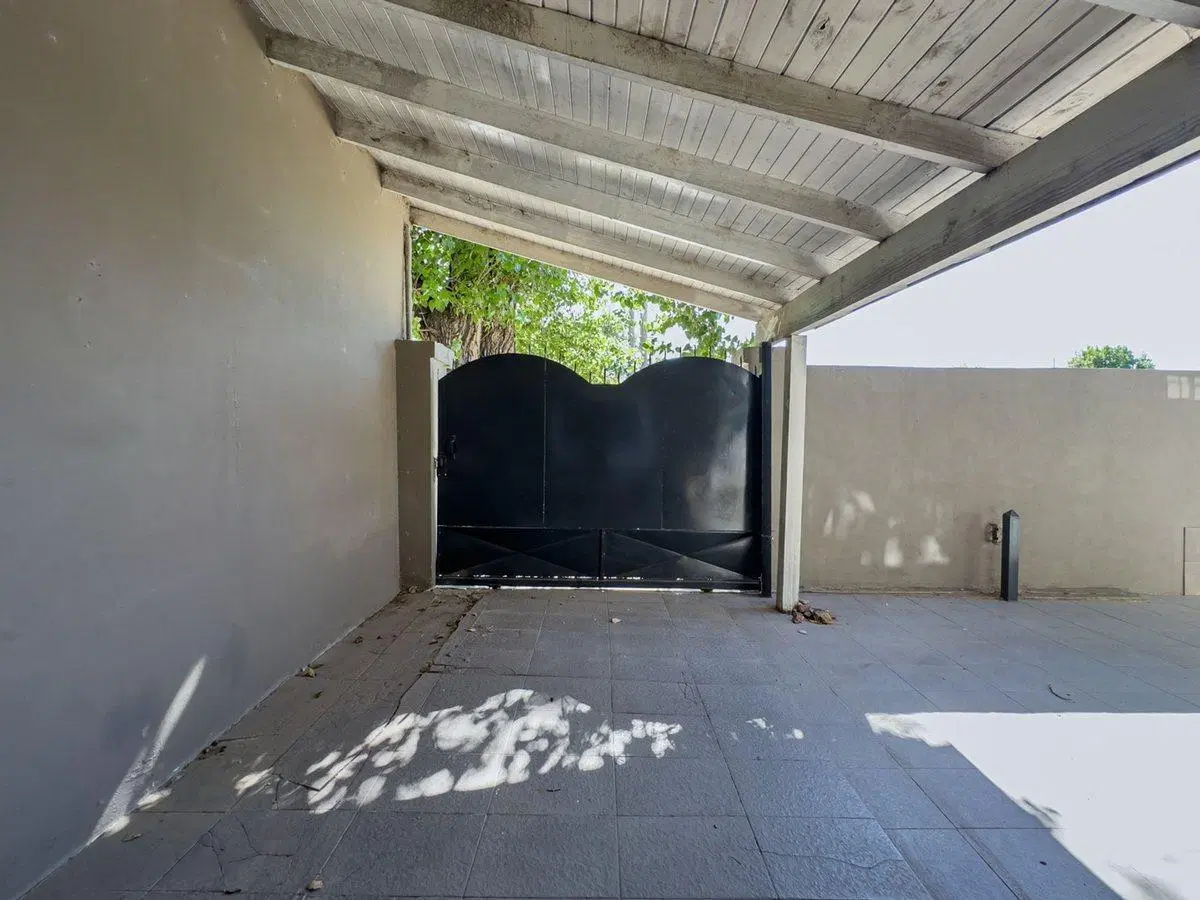 CASA EN VENTA 6 AMBIENTES ALEJANDRO KORN 2