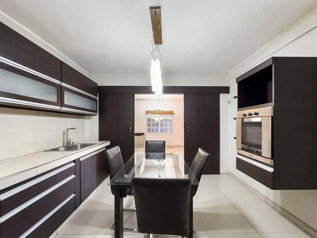CASA EN VENTA 6 AMBIENTES ALEJANDRO KORN 3