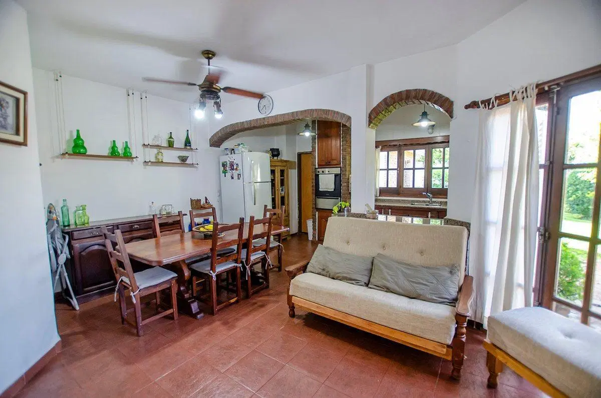 CASA EN VENTA MONTE GRANDE 5 AMBIENTES CON PISCINA 2