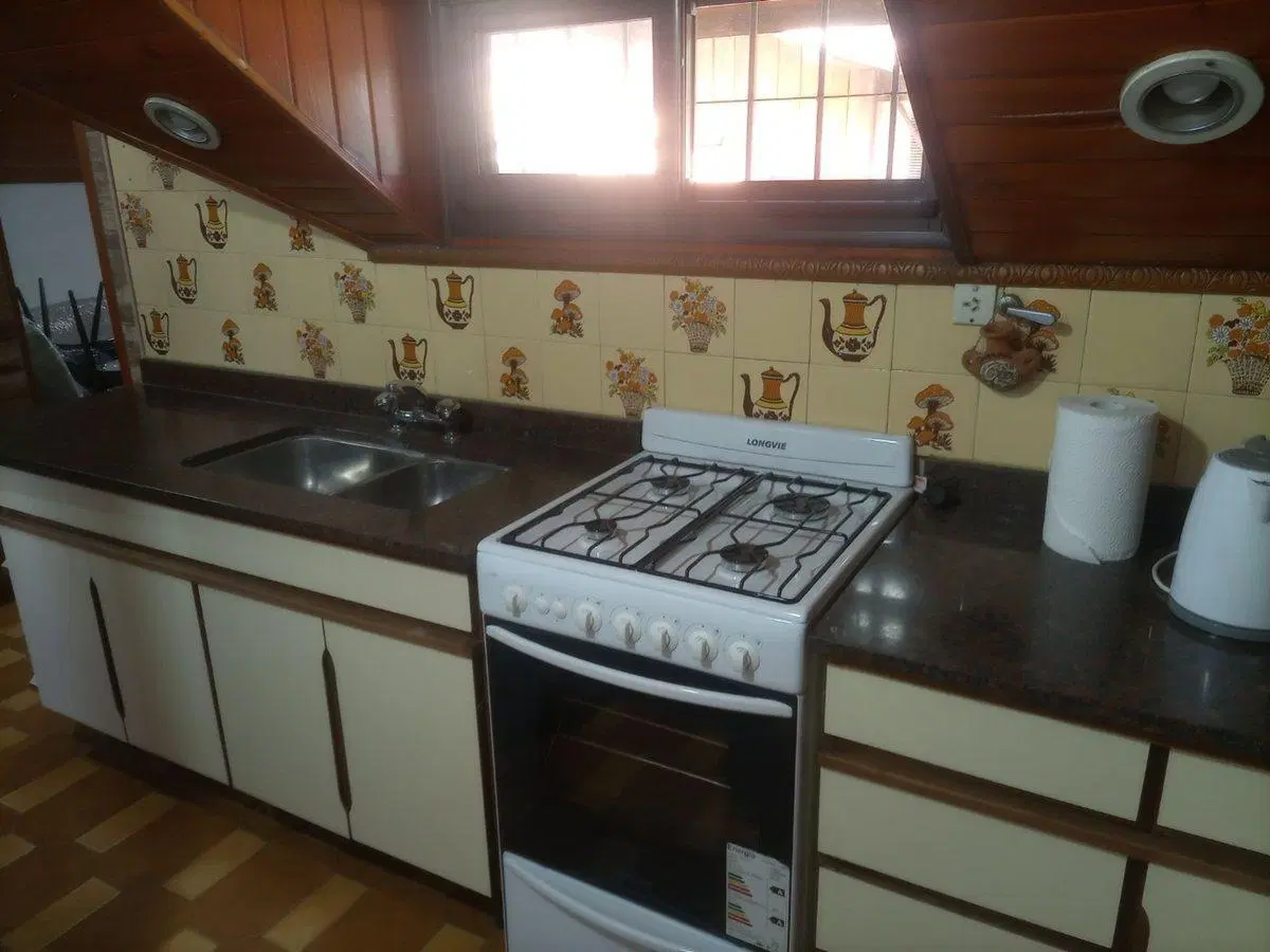 CASA EN VENTA MONTE GRANDE CON PISCINA Y QUINCHO 3