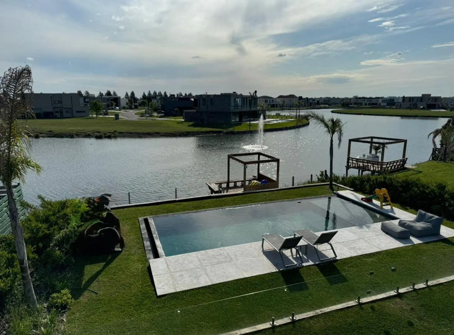 CASA EN VENTA TERRALAGOS EZEIZA A LA LAGUNA 2