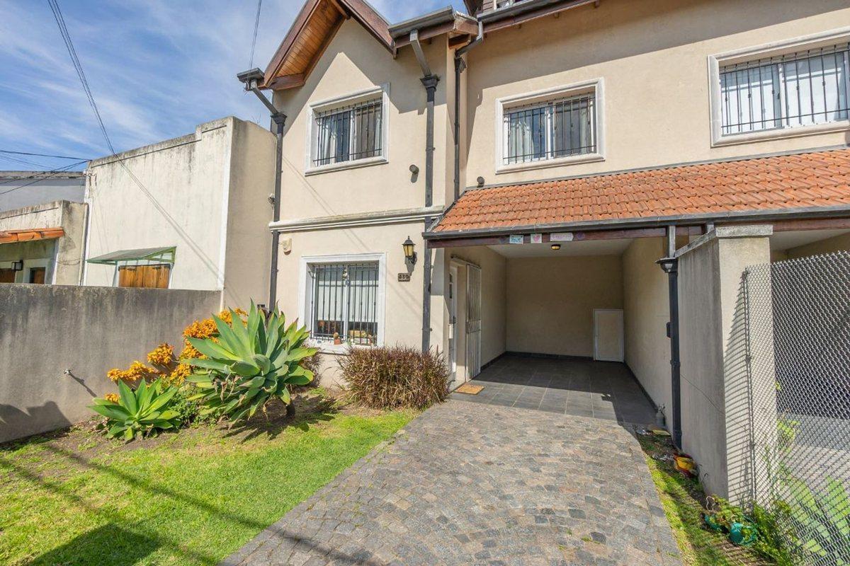 TRIPLEX EN VENTA EN ADROGUE JARDIN Y QUINCHO