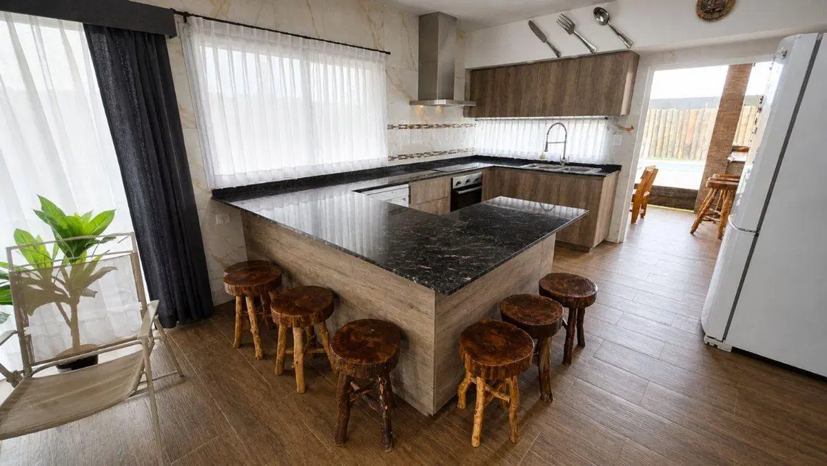 CASA EN VENTA LAGUNA AZUL CON PILETA 4
