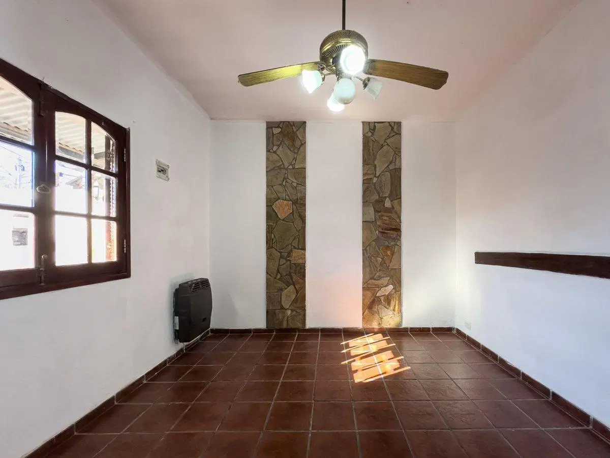 CASA EN VENTA ALEJANDRO KORN CON PILETA 8