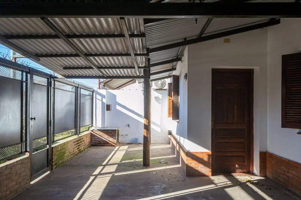 CASA EN VENTA ALEJANDRO KORN CON PILETA 5