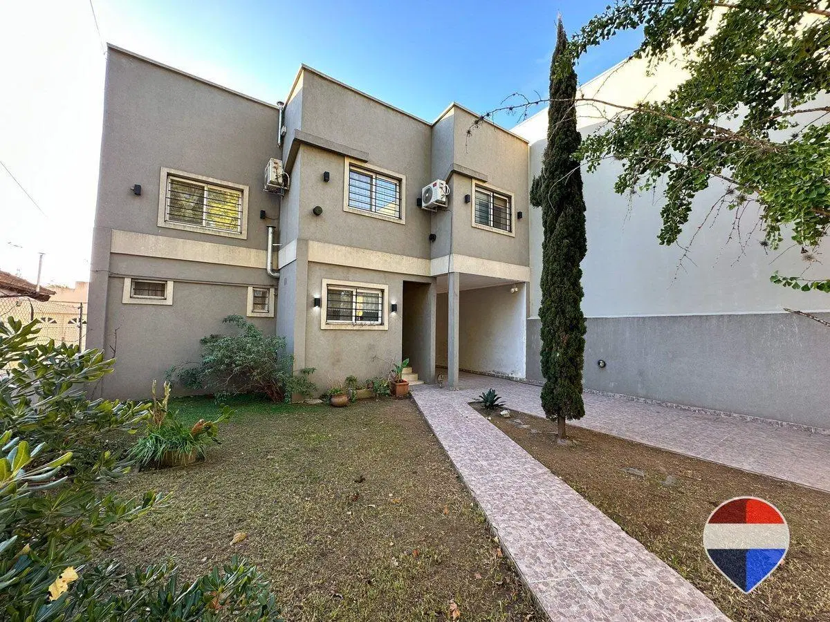 CASA EN VENTA EN SAN VICENTE CON PILETA Y COCHERA 3