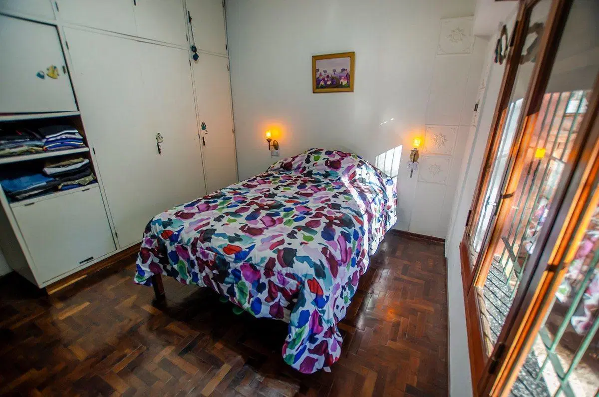 CASA EN VENTA BURZACO EXCELENTE UBICACION 2
