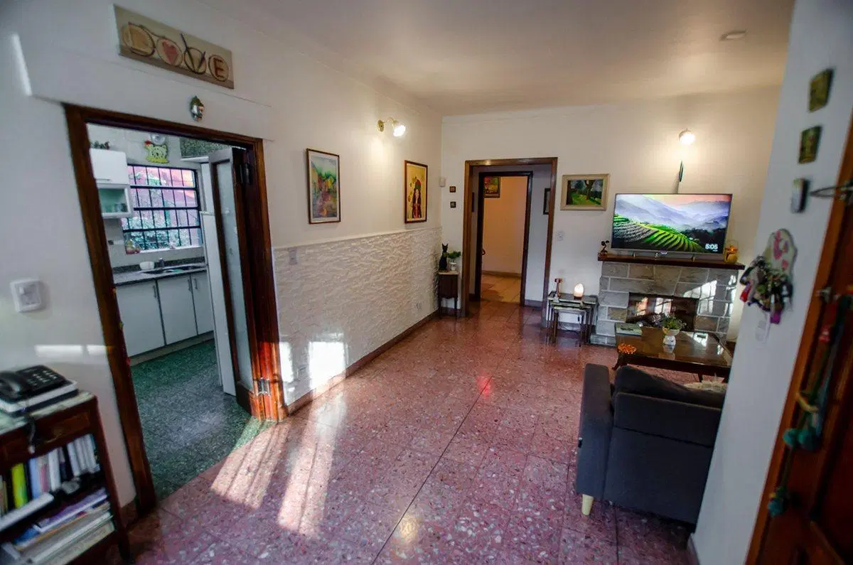 CASA EN VENTA BURZACO EXCELENTE UBICACION 3