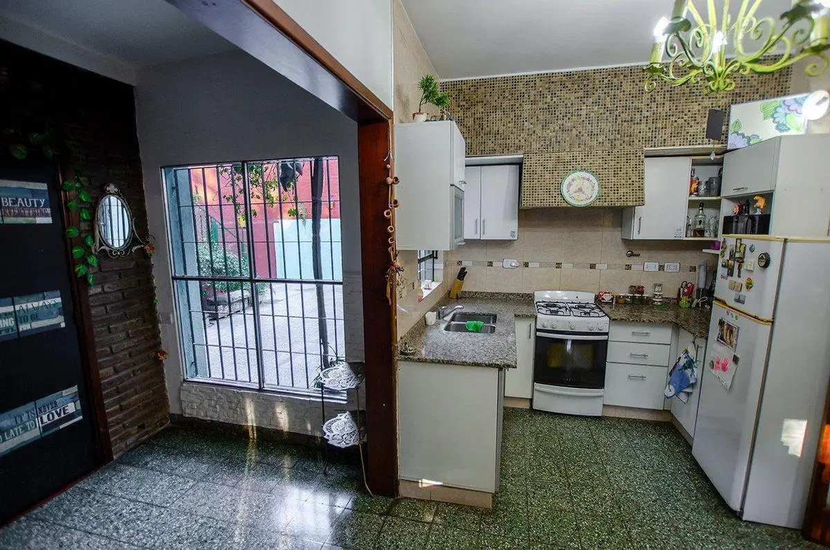 CASA EN VENTA BURZACO EXCELENTE UBICACION 5