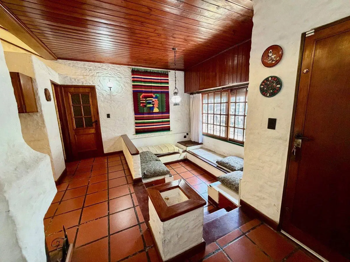 CASA EN VENTA 5 AMB. MONTE GRANDE ZONA TRANQUILA 2