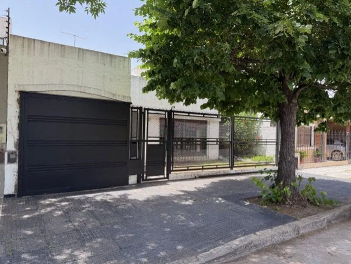 CASA EN VENTA 5 AMB. MONTE GRANDE ZONA TRANQUILA 5