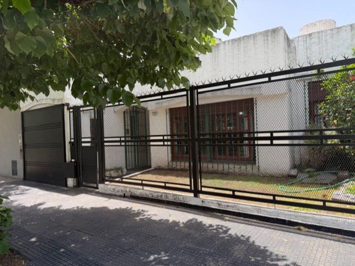 CASA EN VENTA 5 AMB. MONTE GRANDE ZONA TRANQUILA