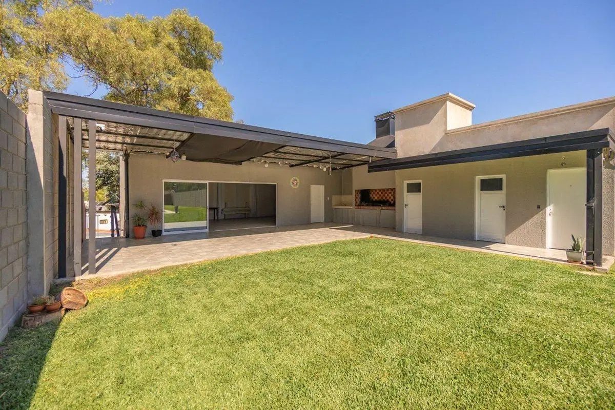 TERRENO CON MEJORAS EN VENTA EN BURZACO 5