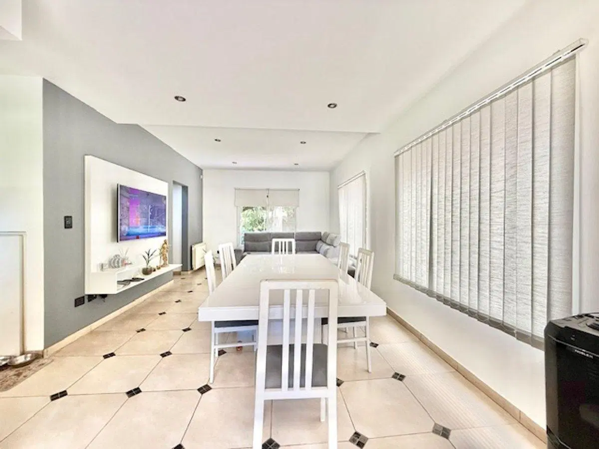 CASA EN VENTA EN PARQUE LAS NACIONES CON PISCINA! 3