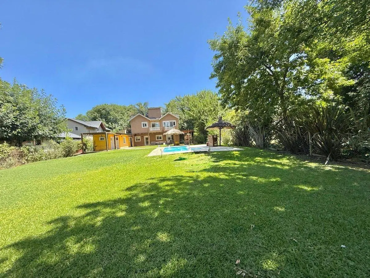 CASA EN VENTA EN PARQUE LAS NACIONES CON PISCINA! 8