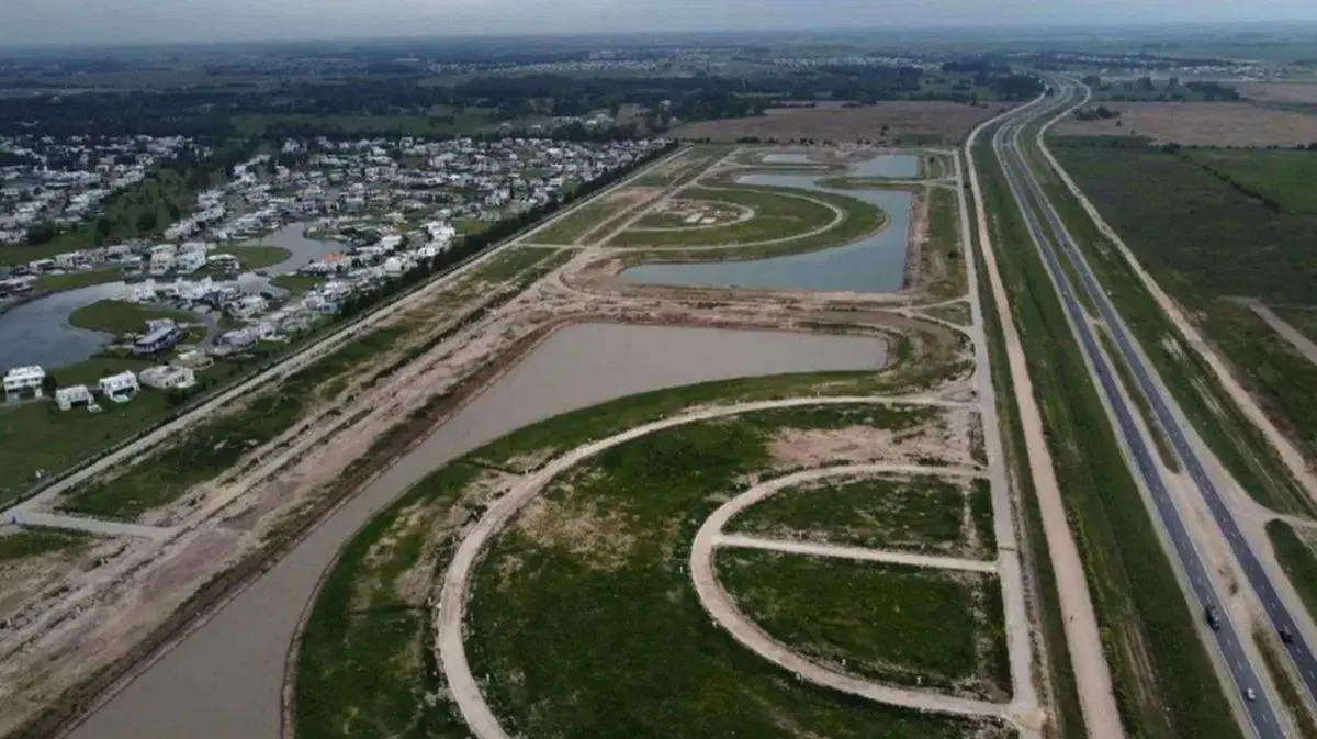 LOTE A LAGUNA EN VENTA EN DAMASIA AL SUR CANNING 4