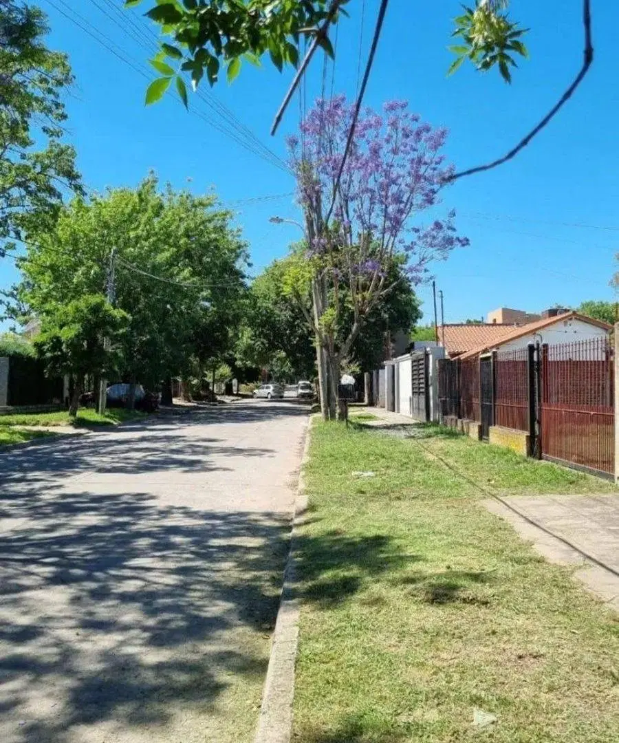 VENTA CASA EN MONTE GRANDE CON AMPLIO TERRENO 4