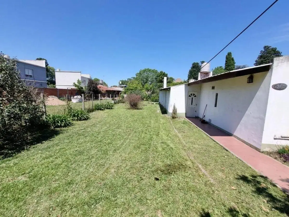 VENTA CASA EN MONTE GRANDE CON AMPLIO TERRENO 8