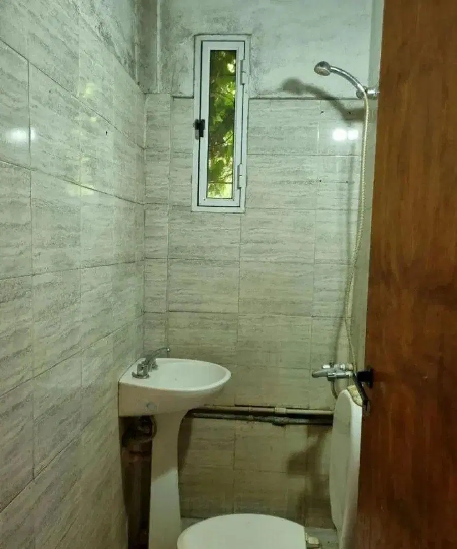 VENTA CASA EN MONTE GRANDE CON AMPLIO TERRENO 3