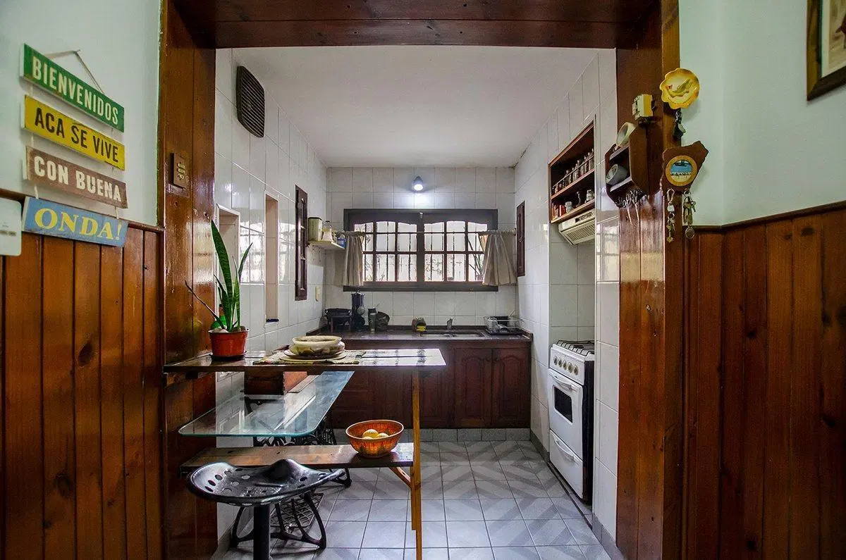 CASA EN VENTA BURZACO CON QUINCHO Y PILETA 5
