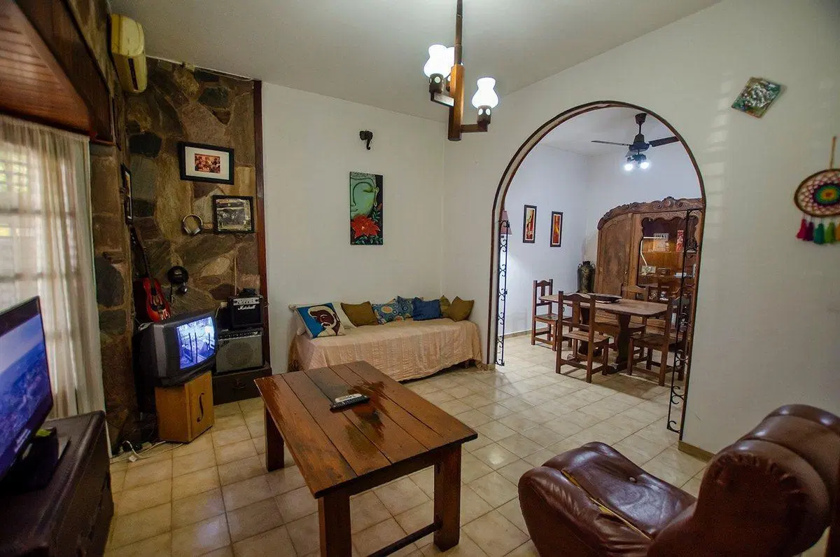 CASA EN VENTA BURZACO CON QUINCHO Y PILETA 3