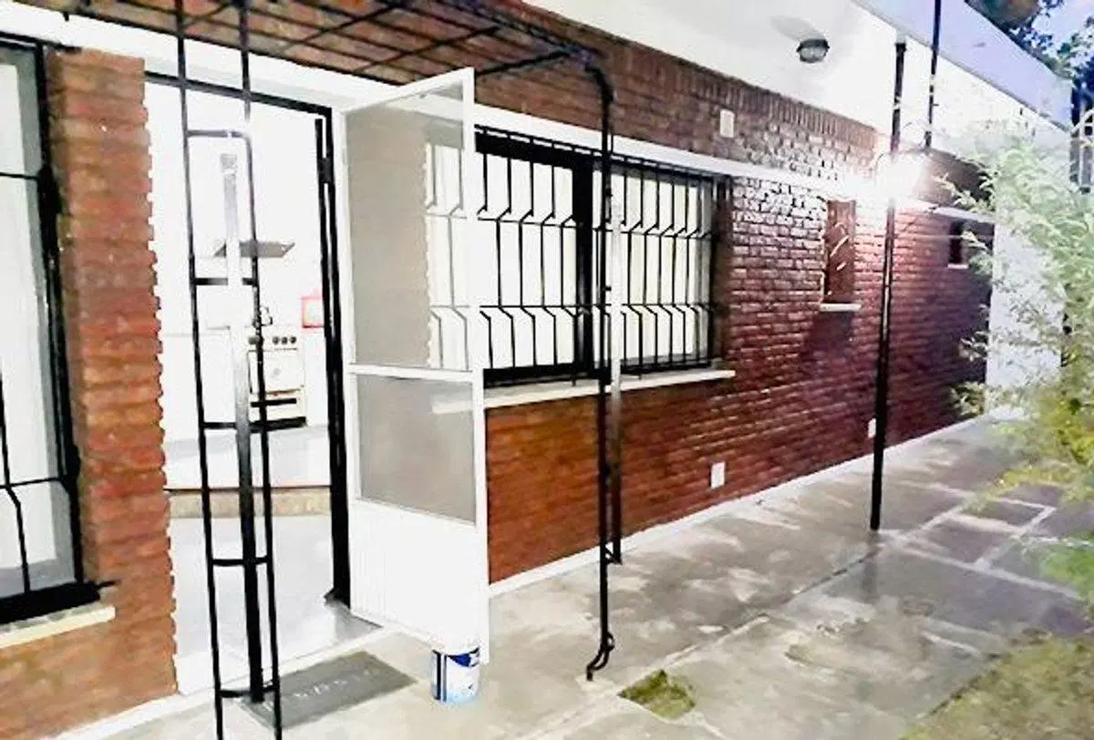 CASA EN VENTA EN BERAZATEGUI  EXCELENTE UBICACIÓN 4