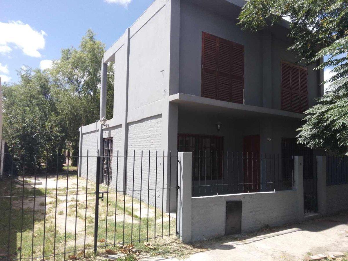 CASA EN VENTA SAN VICENTE PARQUE AMPLIO Y QUINCHO