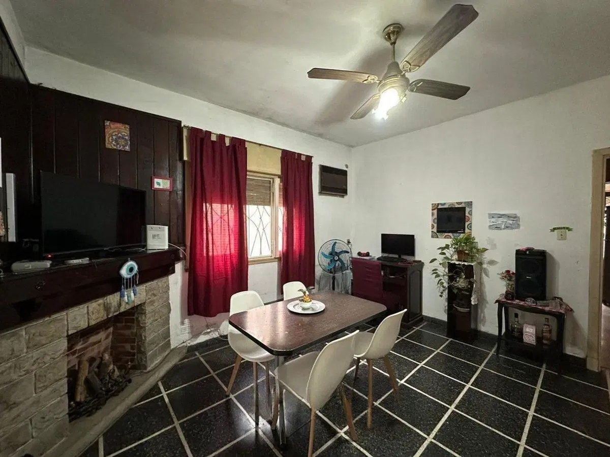 CASA EN VENTA EN TEMPERLEY CON COCHERA Y PATIO 3