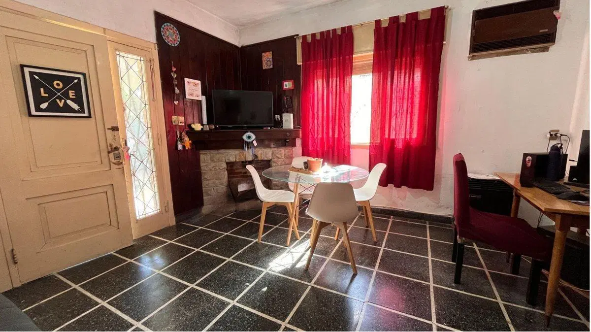 CASA EN VENTA EN TEMPERLEY CON COCHERA Y PATIO 2