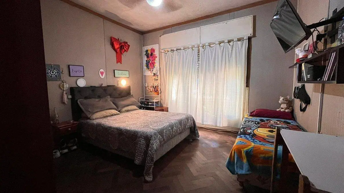 CASA EN VENTA EN TEMPERLEY CON COCHERA Y PATIO 5