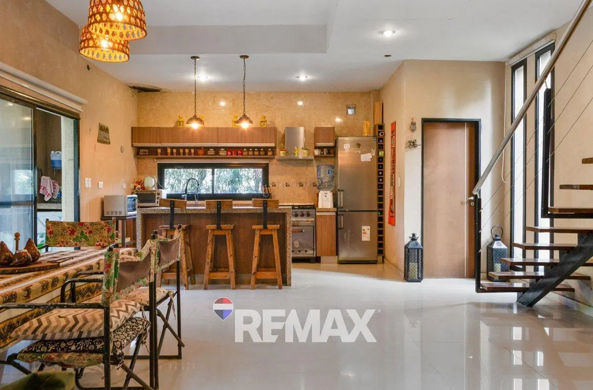 CASA EN VENTA 4 AMBIENTES SAN VICENTE DAROMY 2