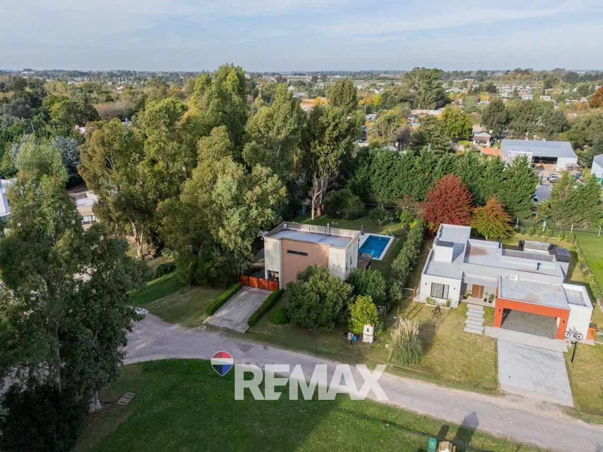 CASA EN VENTA 4 AMBIENTES SAN VICENTE DAROMY 5
