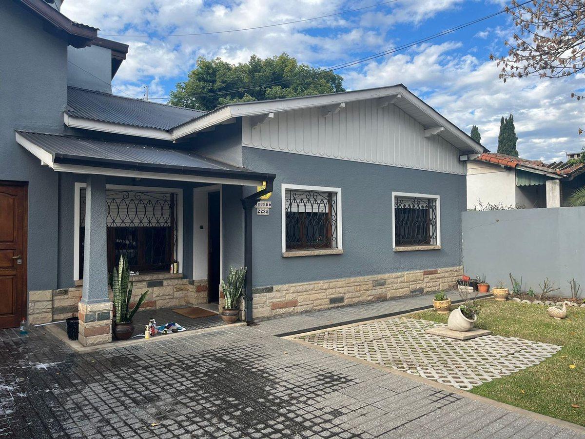 CASA EN VENTA EN CALZADA PISCINA Y QUINCH0