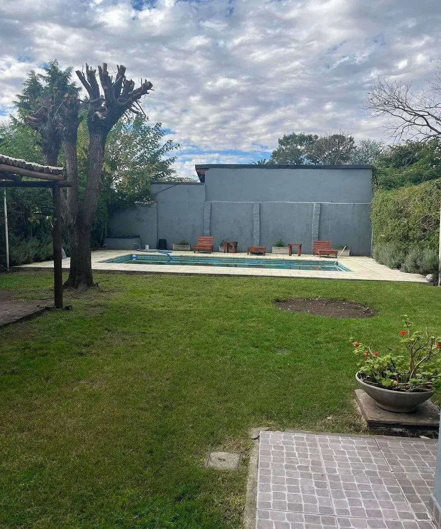 CASA EN VENTA EN CALZADA  PISCINA Y QUINCH0 2
