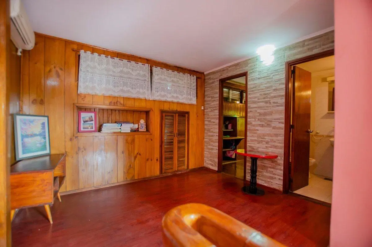 CASA EN VENTA EN MONTE GRANDE CON 4 DORMITORIOS 2