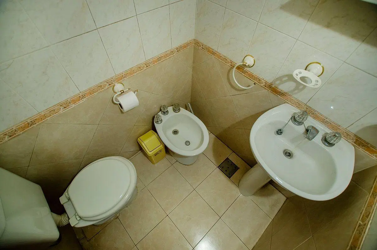 CASA EN VENTA EN MONTE GRANDE CON 4 DORMITORIOS 5
