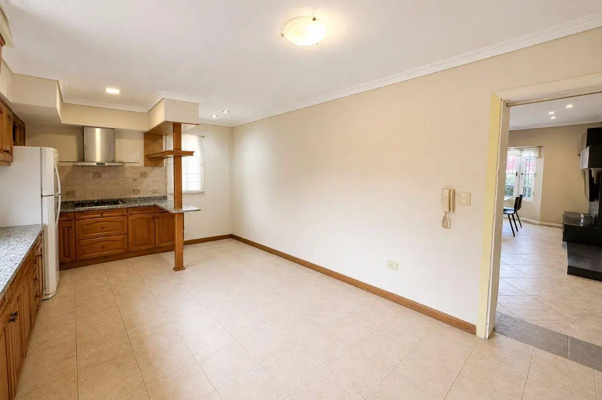 CASA EN VENTA TEMPERLEY CON QUINCHO Y DOBLE GARAGE 5