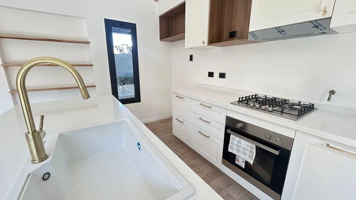 DUPLEX EN VENTA. ADROGUE, COCHERA,PILETA PRIVADA 3
