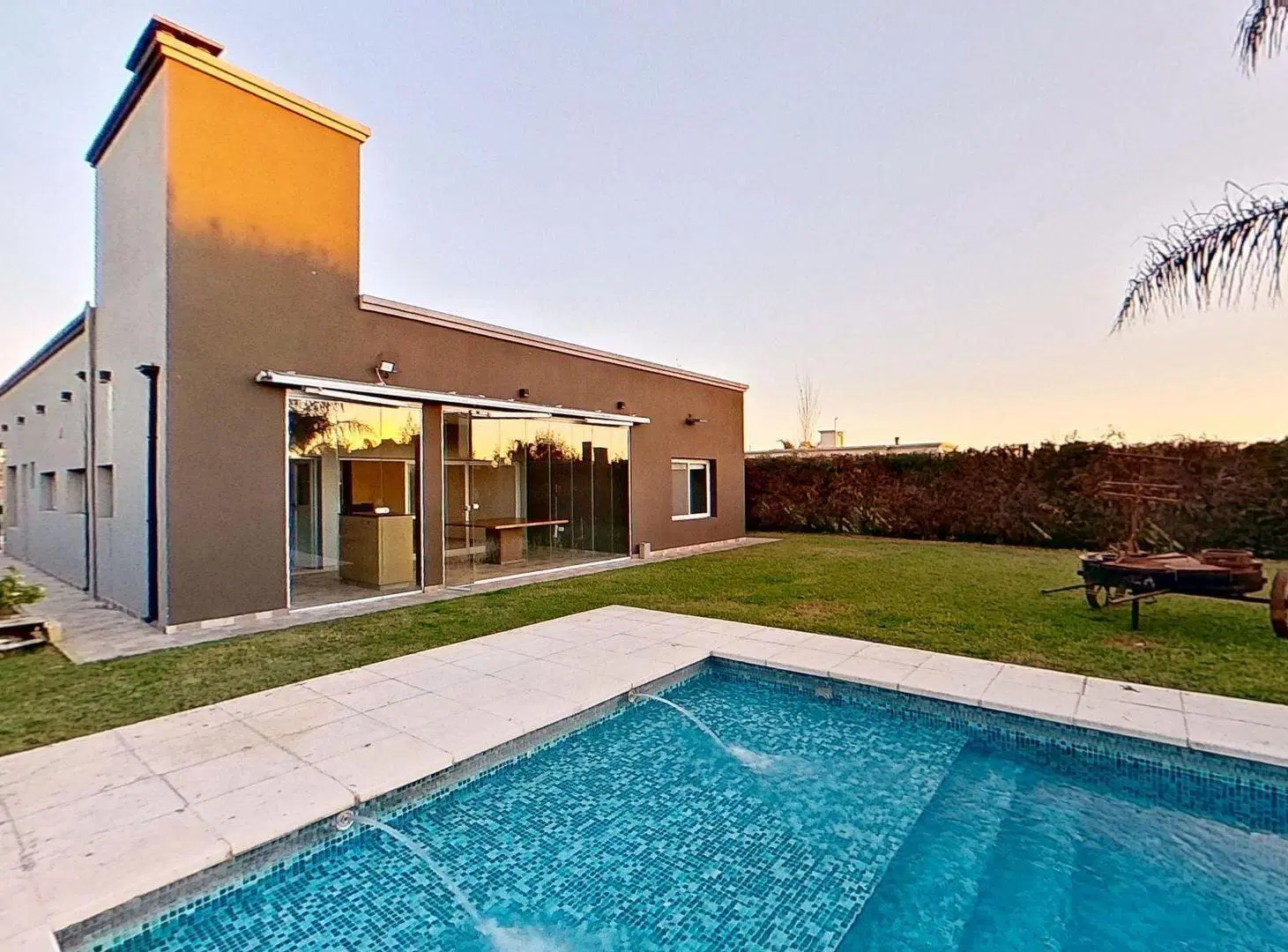 ALQUILA CASA  BARRIO BELLVILLE   5 AMB -  CANNING 5