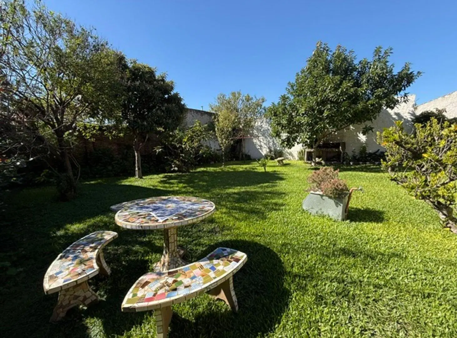 CASA EN VENTA EN MONTE GRANDE  PARQUE Y GARAGE 5