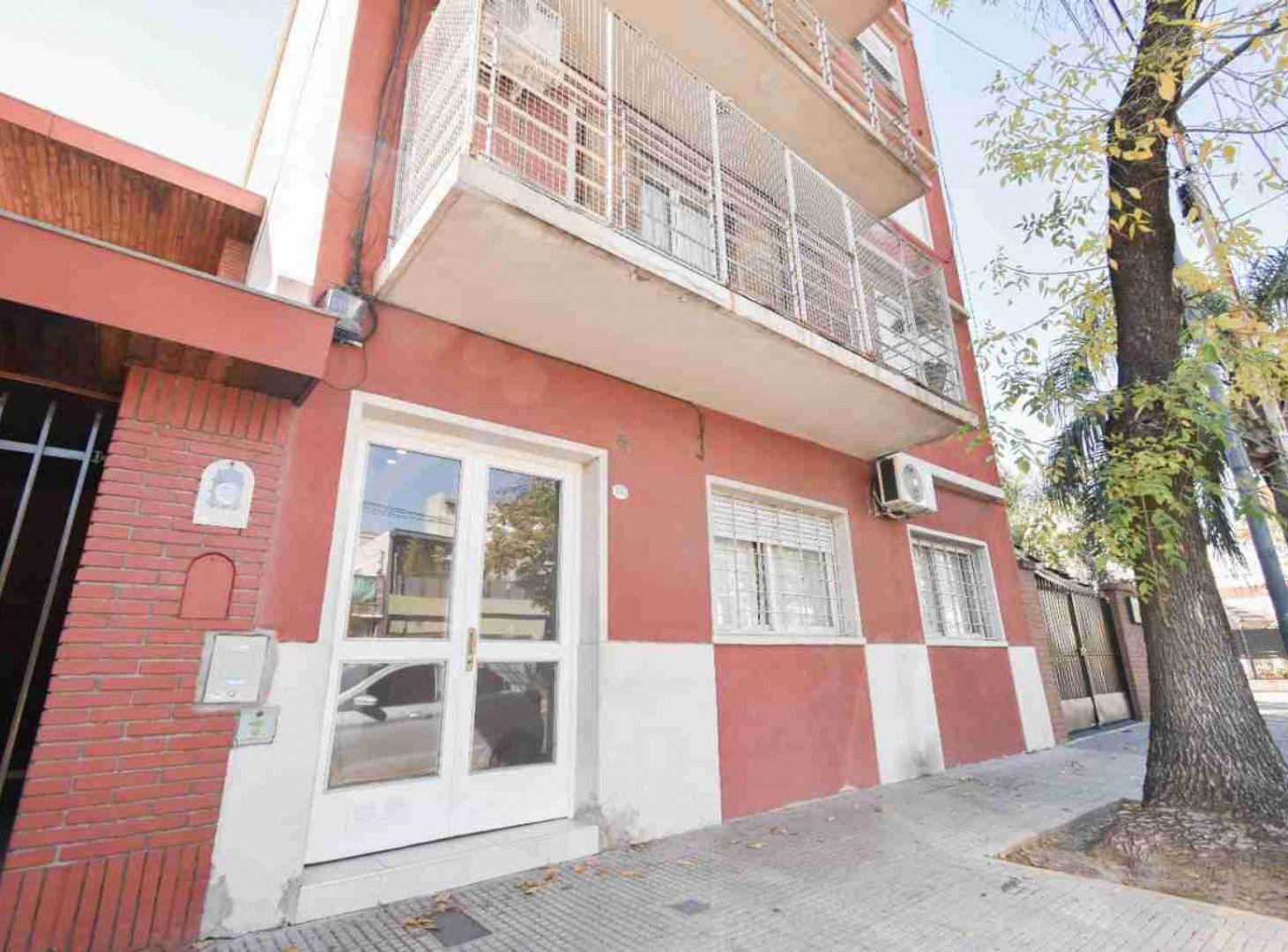 DEPARTAMENTO VENTA VERSALLES 3 AMBIENTES AL FRENTE
