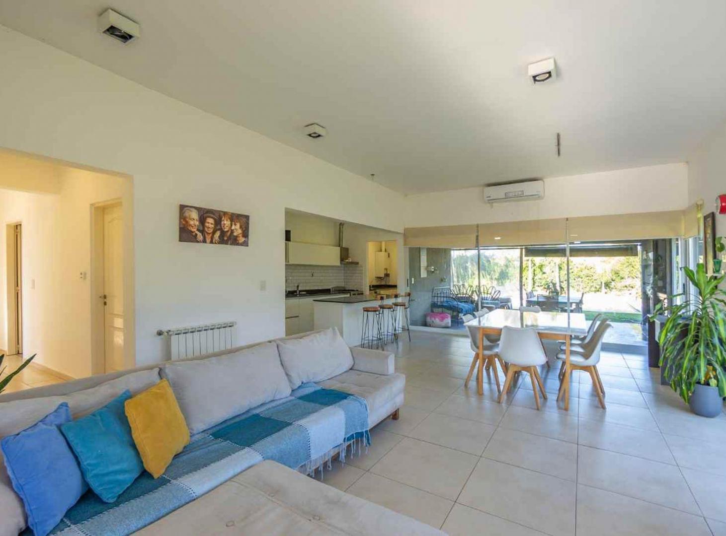 CASA EN VENTA EN BARRIO SANTA RITA CANNING