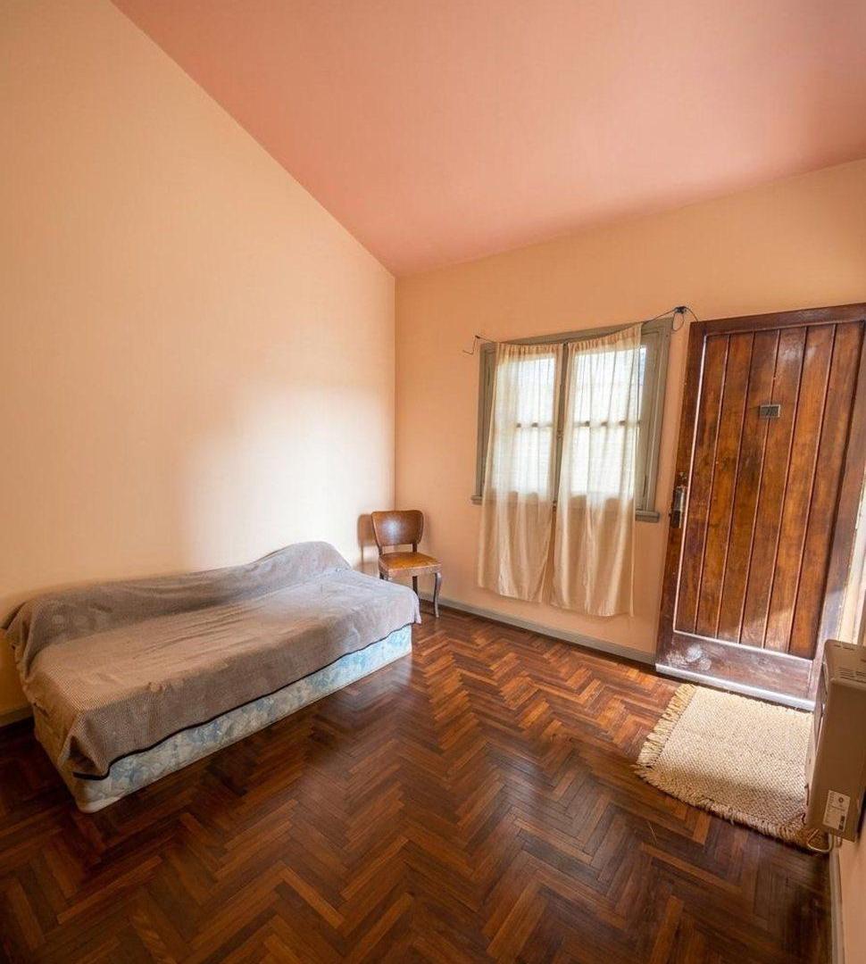 CASA EN VENTA EN EZEIZA CON AMPLIO LOTE