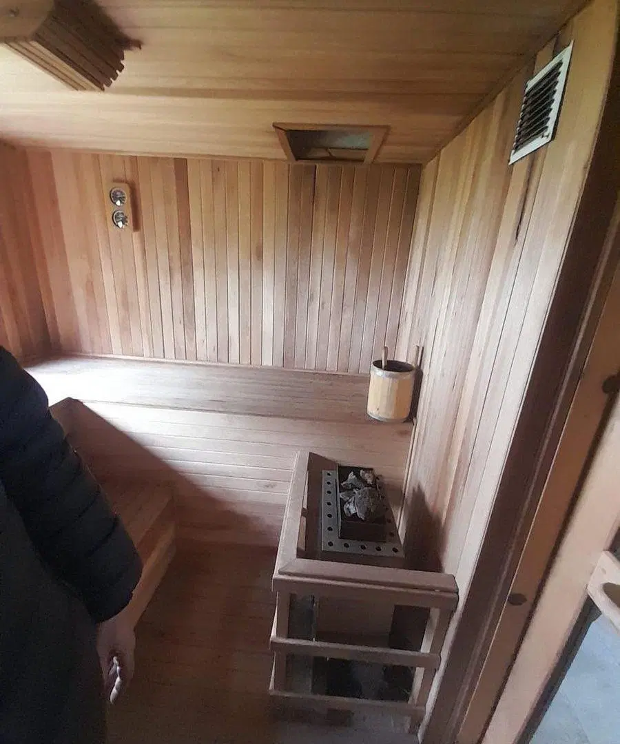CASA EN VENTA BURZACO CON COCHERA 8