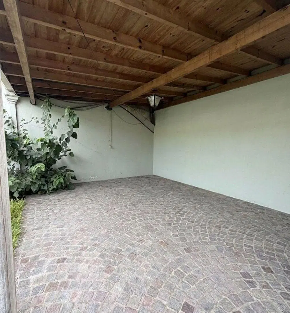 CASA EN VENTA BURZACO CON COCHERA 2