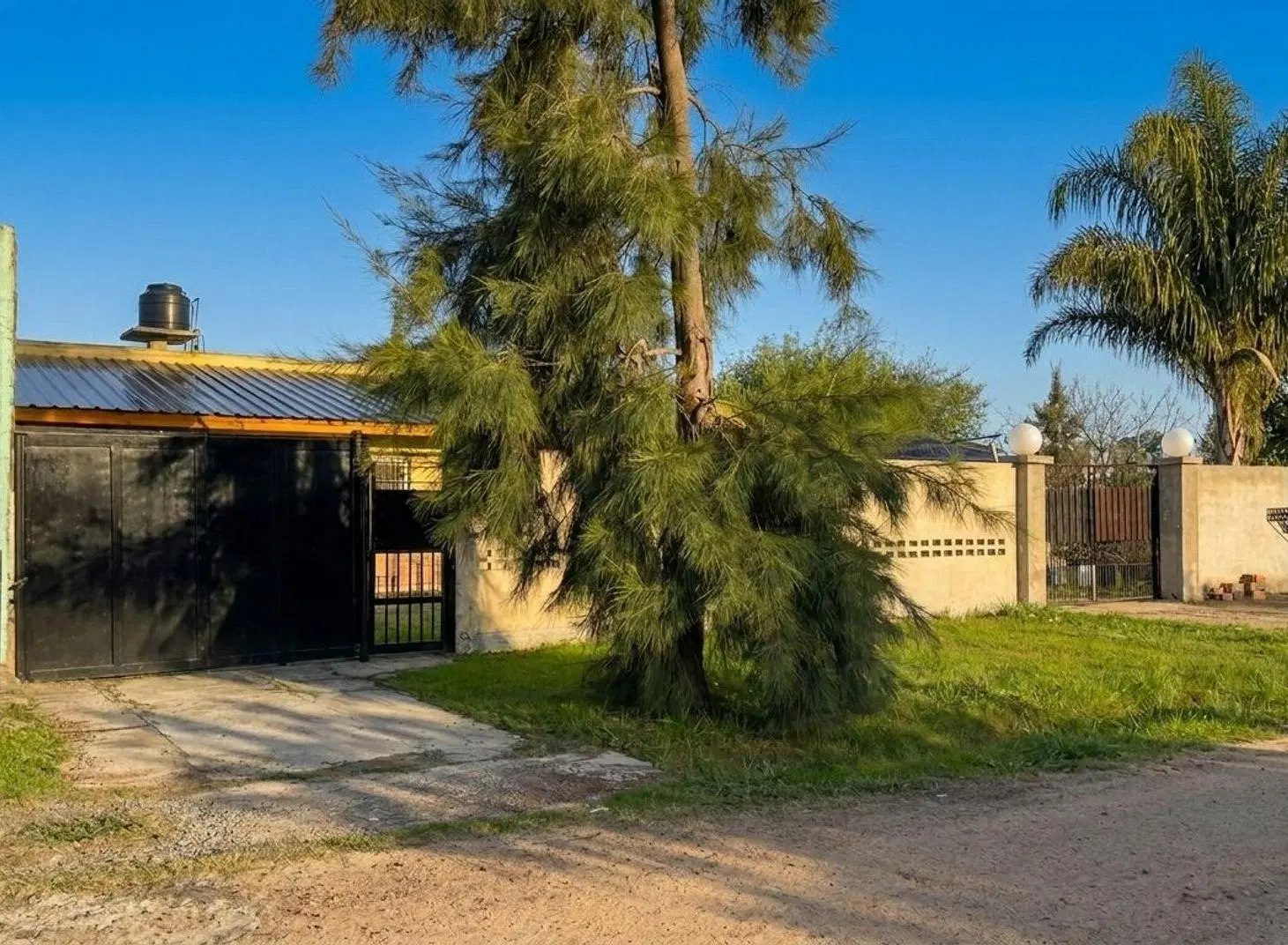 CASA EN VENTA TRISTAN SUAREZ 2 AMB CON PILETA 4